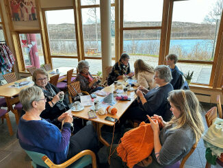 Strikking, godprat og kaffe