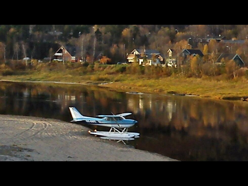 Det kreves sertifisering for å frakte personer og gods med småfly og helikopter, og Luftfartsverket advarer jegere om å bruke flygere og firmaer som ikke har de riktige godkjenningene. Bildet er fra arkivet for illustrasjon, og har ikke direkte forbindelse med denne artikkelen å gjøre.
 Foto: (Ill. foto: Hanne Klemetsen )