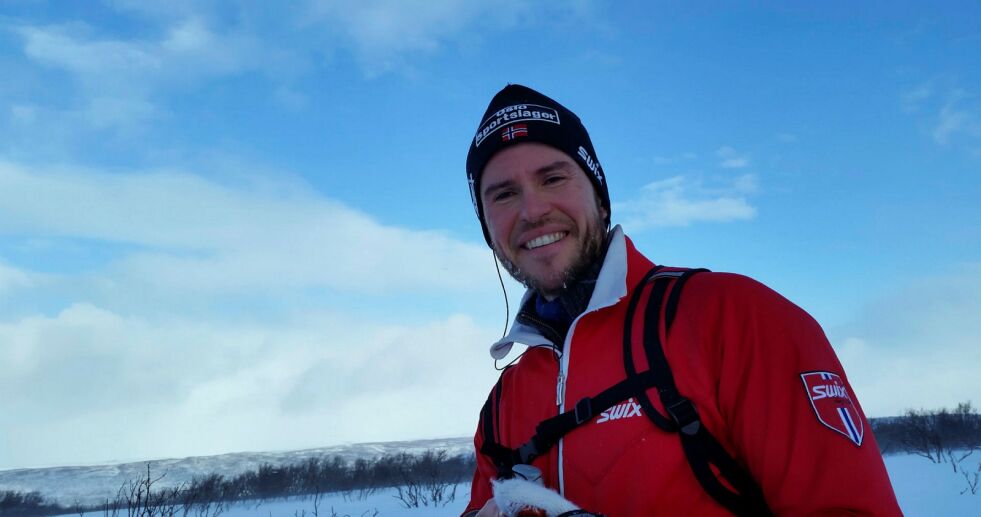 Psykolog Andrew Sak har tatt en selfie til Ságat. – Det begynte å bli litt uvær og vind på skituren, men håp av solskinn har man alltid med.