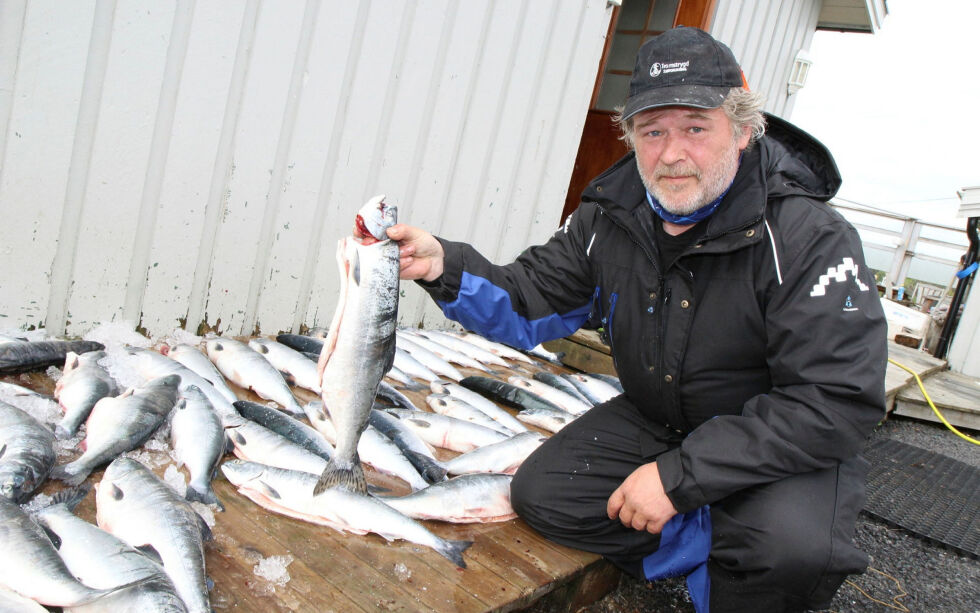 Øystein Dahl i Paddeby ved Vadsø tok opp flere hundre pukkellaks i sjøen i 2021. Han er klar på at han ikke har til hensikt å ta opp pukkellaks etter forslaget som nå er kommet. 
– Nei, dem kan ta opp pukkellaksen sjøl, sier han.
 Foto: Torbjørn Ittelin