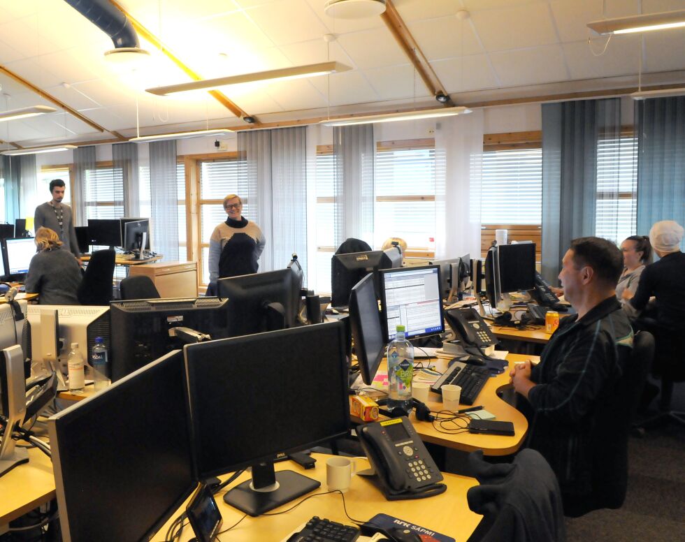 Riksantikvaren vurderer om arbeidsplassen til direktør Mona Solbakk, journalist Thor Trane og de øvrige ansatte ved NRK Sápmis hovedkvarter i Karasjok er verneverdig.
 Foto: Stein Torger Svala