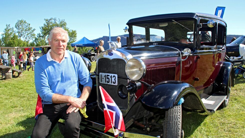 Denne bilen, en A-Ford 1930-modell, fikk stor oppmerksomhet under Langnesmarkedet. Bilentusiast Asbjørn Rolstad er eier, og avviste kontant alle forsøk på å selge den. – Den er nok ikke til salgs, fastslo han.
 Foto: Torbjørn Ittelin