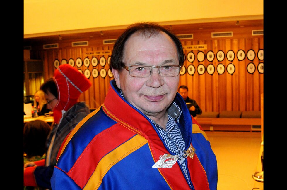 Reidar Varsi brukte skarpe ord under debatten, og kalte posisjonens krav om støtte fra Sametinget for å opprettholde skoledriften i Sirbmá, for utpressing.
 Foto: Arkiv