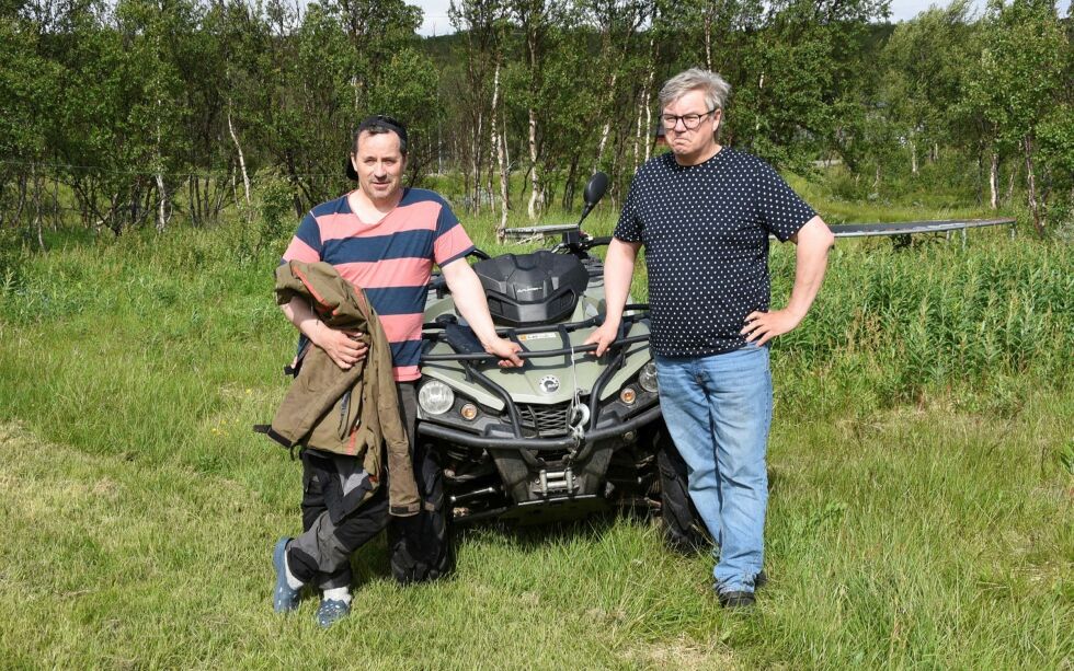 John Anders Sara (til venstre) og Jovna Nilsen Eira er begge to svært frustrerte over situasjonen som de nå befinner seg i.
– Det er uakseptabelt.
 Foto: Lova Vassli Hilanmo