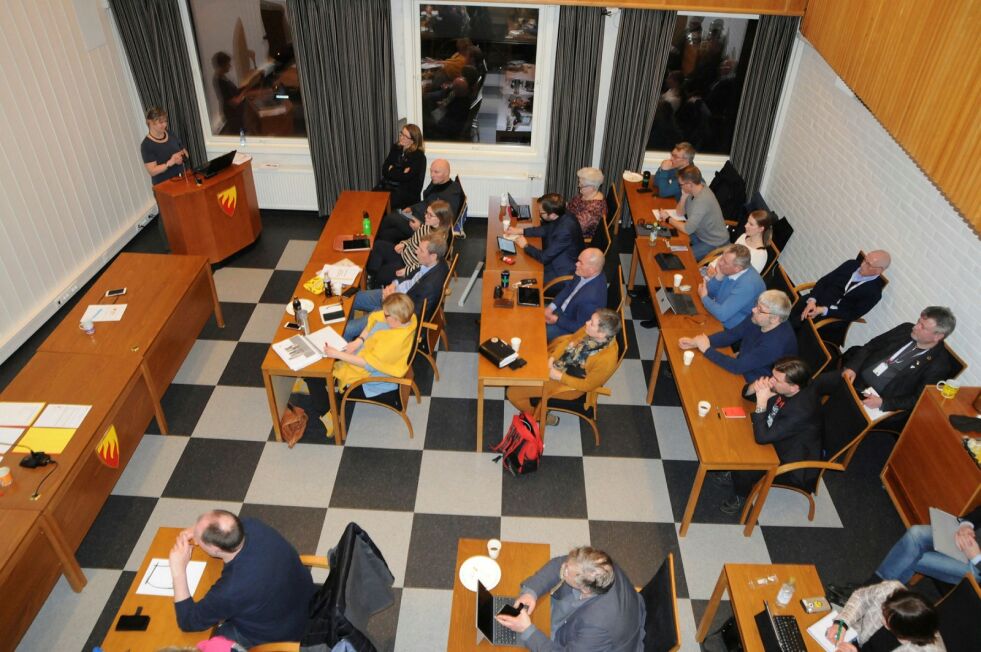 Det var ytterst få spørsmål fra kommunestyrerepresentantene i Sør-Varanger etter den lange orienteringa om strategisk oppvekstplan, som de skal vedta i juni. Foto: Hallgeir Henriksen