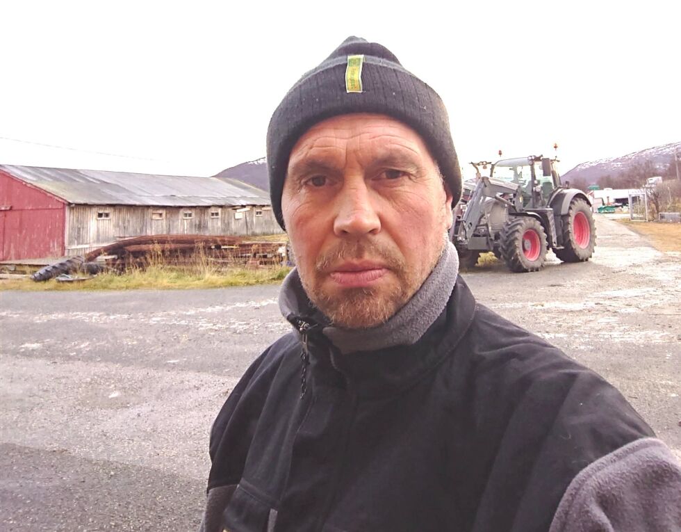 Melkebonde Einar Andersen i Àigir mener det er bra at landbrukseiendom i et dødsbo må overføres til ny eier innen tre år etter arvelaters død. Foto: Privat
 Foto: Privat