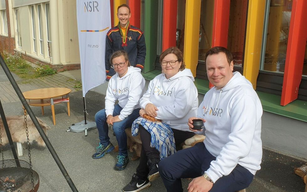 Runar Myrnes Balto (bak), Eirik Larsen (fremst) og Helén Storelv-Rabone er allerede valgt inn på Sametinget. Nå blir også Mathias Olsen sametingsrepresentant for Vesthavet valgkrets. Det samme gjør fire andre førstevaraer.
 Foto: Steinar Solaas