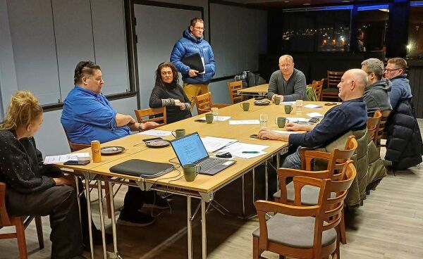 Knudsen fortsetter som leder
