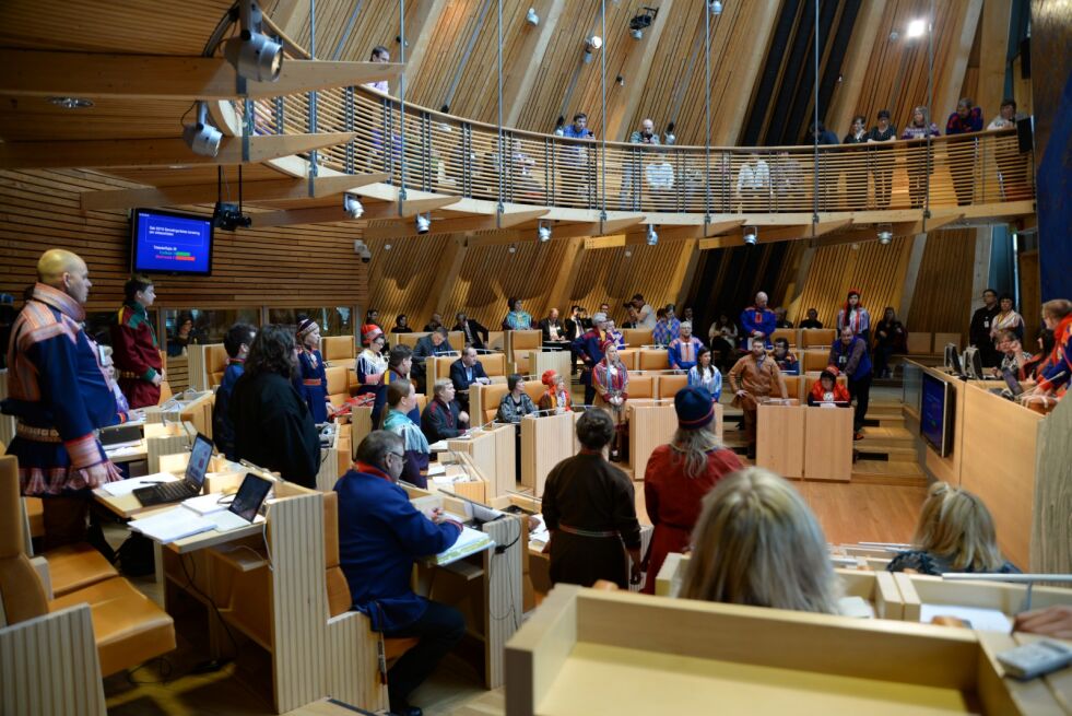 Sametingets 39 representanter pluss sametingsrådet vinner sine taburetter i denne sal.
 Foto: Steinar Solaas