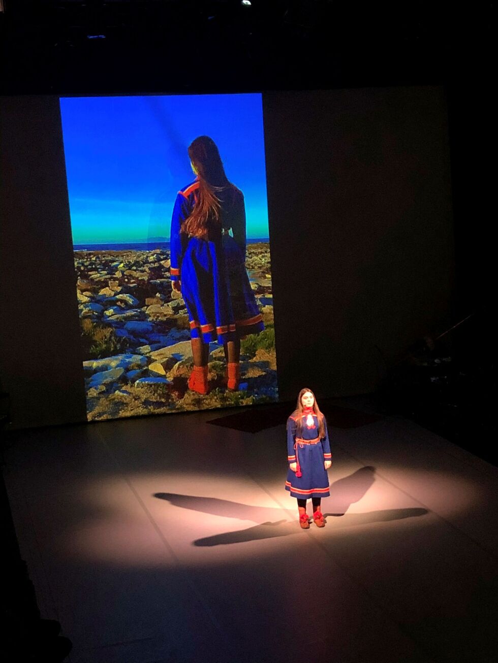 Søstrene Risten Anine Gaup og Sara Marielle Gaup hadde med seg blant annet Rebekka Andresen, Máret Áile Gaup Beaska og Gunhild Bjørnsgaard. Foto: Hannah Persen
