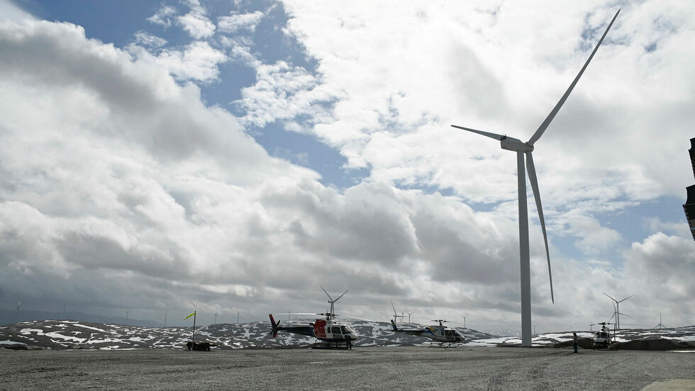 Dette er Norges største vindkraftverk med 72 turbiner. Under rettssaken var retten på befaring på Øyfjellet der også helikopter ble brukt.
 Foto: Irmelin Klemetzen