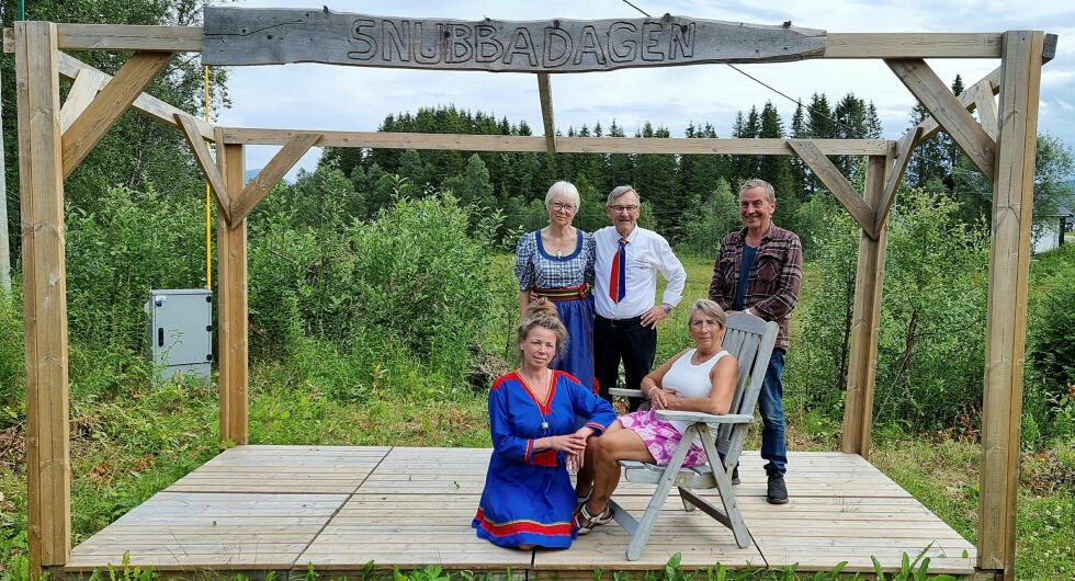 Klar for årets happening i den samiske bygda Snubba/Duorga i Evenes: Bak Eva Sletthaug, Edin Sletthaug og FinnSteinar Heimly, foran Cathrine Heimly-Fankki og Rita Amundsen.
 Foto: Steinar Solaas