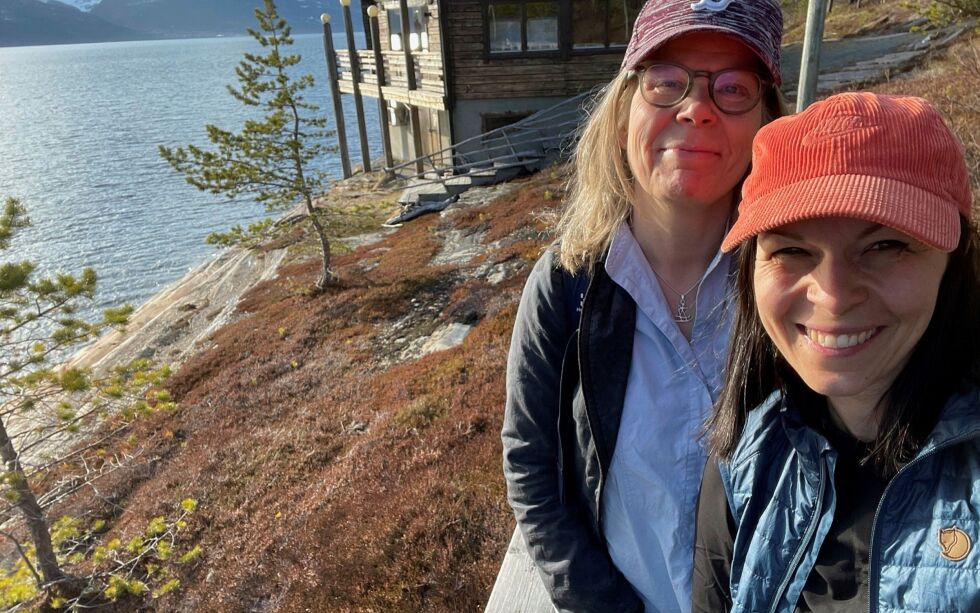I slutten av mai bodde journalist og forfatter Elin Anna Labba og journalist Pia Sjögren i Lásságámmi.
 Foto: Privat
