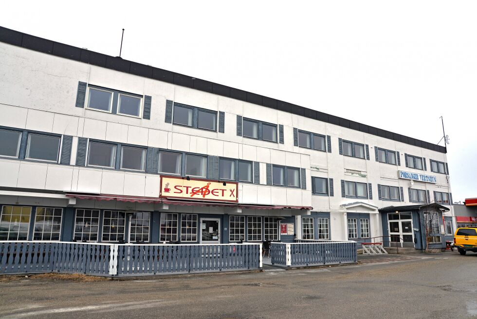 Da vertshuset i Lakselv ble vannskadet i januar i år måtte salgsprosessen settes på vent. Nå er det snart klart for å åpne denne prosessen igjen, forteller foretakets største aksjonær, Kurt Hilmar Riise.
 Foto: Sonja E. Andersen