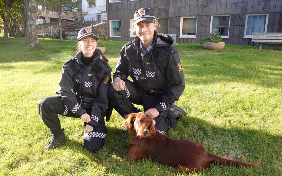 Finnmarks første politibetjenter i dyrevelferdspolitiet, Martine Moore og Nicholas Aase.
 Foto: Politiet.no