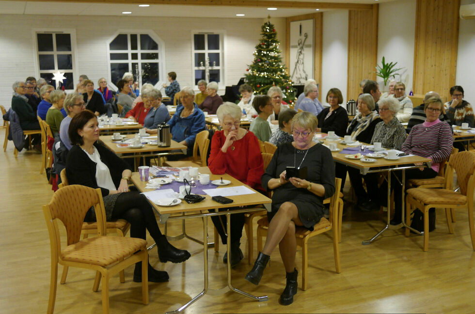 Mange møtte opp for å feire adventsstund på Nordkapp menighetshus torsdag 1. desember.
 Foto: Geir Johansen