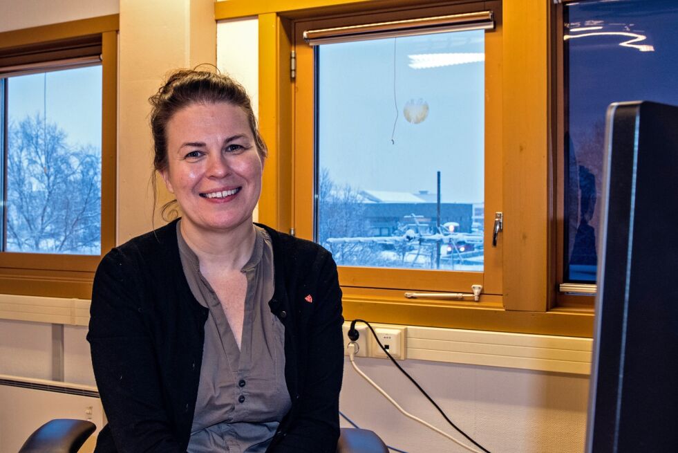 Administrasjonsleder Gunhild Haukenes i Porsanger, har god grunn til å være fornøyd med at sykefraværet i år har vært lavere enn i fjor. Men det betyr ikke at kommunen er friskmeldt. For fortsatt har de en brukbar vei å gå for å få sykefraværet ned på akseptabelt nivå.
 Foto: Marius Thorsen