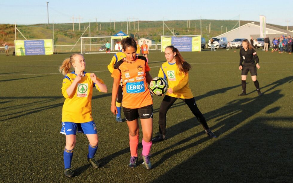 Fot­ball­kret­se­ne i Troms og Finn­mark øns­ker å ak­ti­ve­re ung­dom mel­lom 13 og 19 år spe­si­elt slik at man er best mu­lig for­be­redt til «nor­ma­le» til­stan­der også på fot­ball­ba­nen. Illustrasjonsfoto: Tor­bjørn It­te­lin
