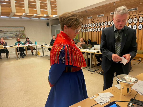– For ordens skyld, er han bosatt i kommunen?