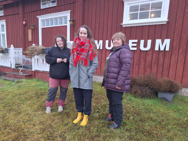 – Vil høre folks historier