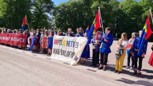 Fosen-demo utenfor slottet
