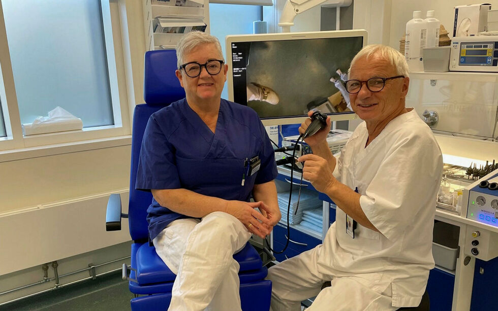 Overlege Arne Øyvind Henriksen retter på ny skarpt skyts mot ledelsen av Sámi klinihkka i Karasjok. Her med audiograf Nann-Helen Varsi.
 Foto: Privat