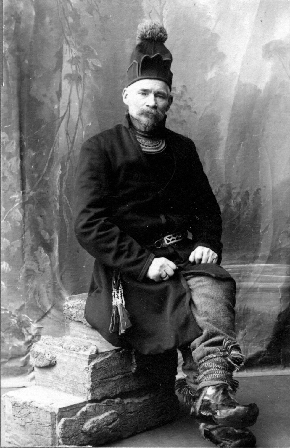 Dette bildet av Daniel Mortensson er tatt av Ivar Olsen på Rørosmuseet enten i 1917 eller 1918.
 Foto: Ivar Olsen