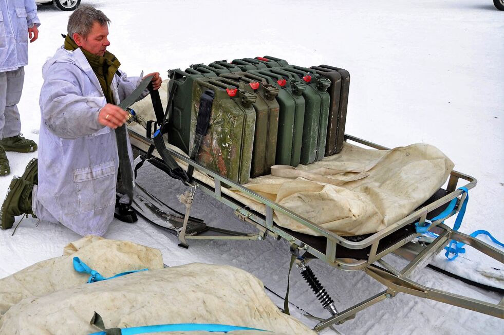 Johan Henrik Skum fra Masi synes det er uproblematisk å kombinere livet som reindriftsutøver og befal i Heimevernets innsatsstyrke. 
– Et langt liv i reindriften kommer godt med når man er ute i naturen på øvelser, sier han.
 Foto: Svein Sjøveian, HV-17