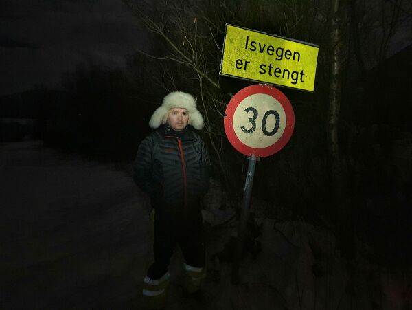 Venter i spenning på at isveien skal åpne