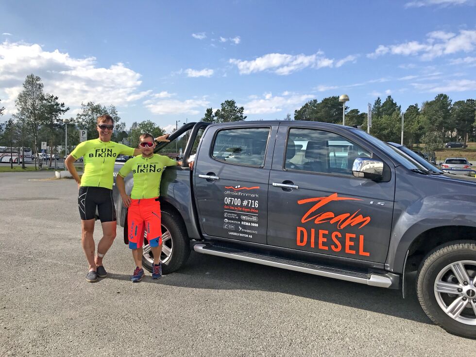 Geis Lien og Tor Espen Jolma blir sett på som favoritter under Offroad Finnmark 2018. Den tidligere norgesmesteren og porsangermannen som er i sitt livs beste form synes dette er artig.
 Foto: Team Diesel 700