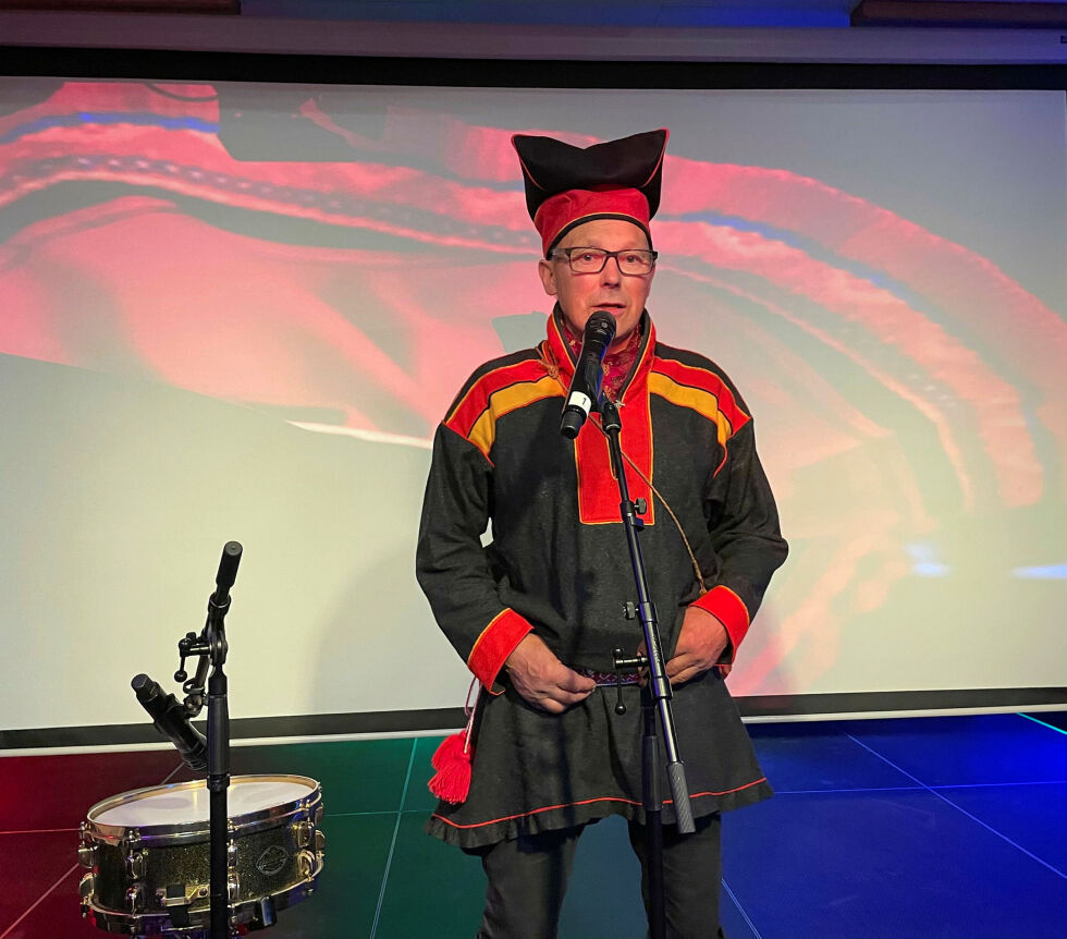 Arrangøren røper ikke noe om artistene, annet enn at de er lokale og fra Nesseby og Tana. På bildet Øystein Nilsen.
 Foto: Nina Gudrun Karisaari