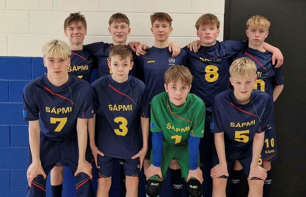 Sápmis gutter gikk helt til topps i futsalturneringen etter å ha vunnet en jevn og spennende finale mot Yukon med sifrene 4–3.
 Foto: Team Sápmi