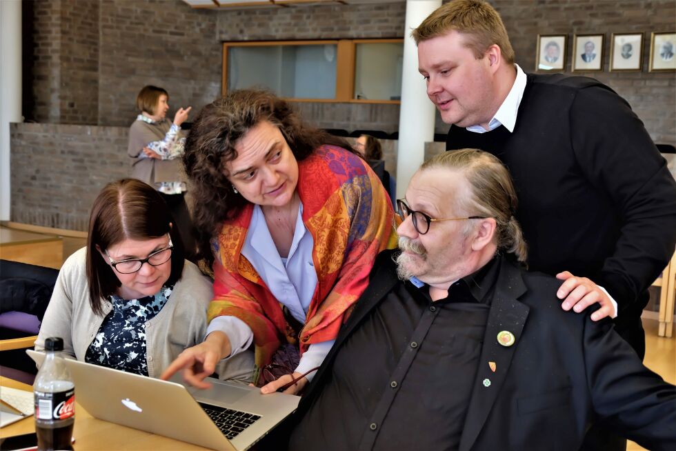 Et enstemmig fylkesutvalg sier på vegne av fylkeskommunen, nei til strukturering. Her representert ved Trine Noodt (V), Sylvi Jane Huseby (Ap), Kurt Wikan (Sp) og Tommy Berg (SV).
 Foto: Bjørn Hildonen
