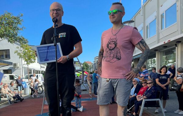 «Jobber hardt og brenner for eget fag»