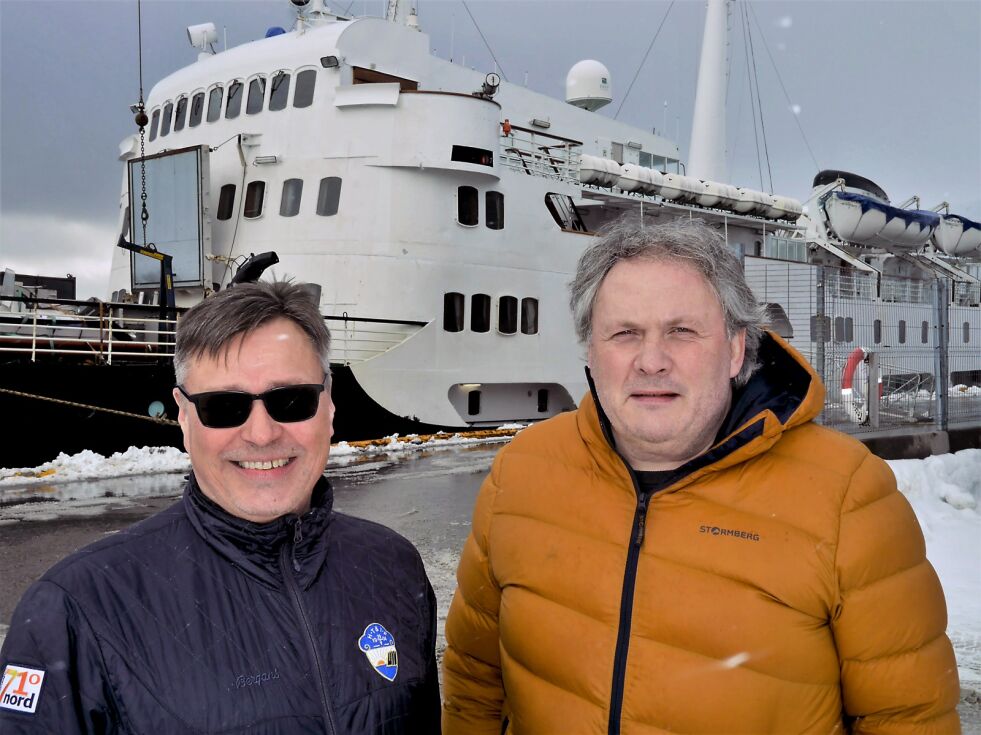 Repvåg Kraftlag og Nordkappregionen Havn samarbeider om å utrede etablering av landstrøm for skip som anløper Honningsvåg havn. Nettsjef i Repvåg Kraftlag, Stein Bjørgulv Isaksen (til venstre) og leder for Nordkappregionen Havn, Leif Gustav Prytz Olsen har blant annet vært i Trondheim for å se hva som gjøres der for å skaffe landstrøm.
 Foto: Geir Johansen (arkiv)