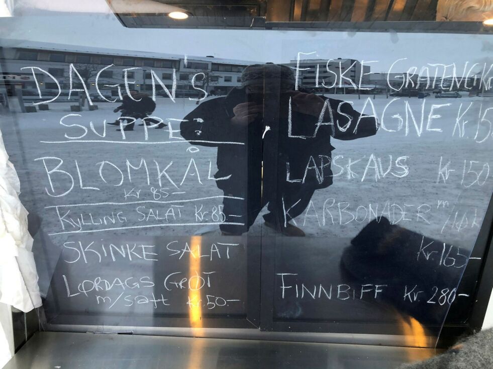 Menyen vil være variert når vogna er åpen, og sist lørdag bød de blant annet på lørdagsgrøt med saft.