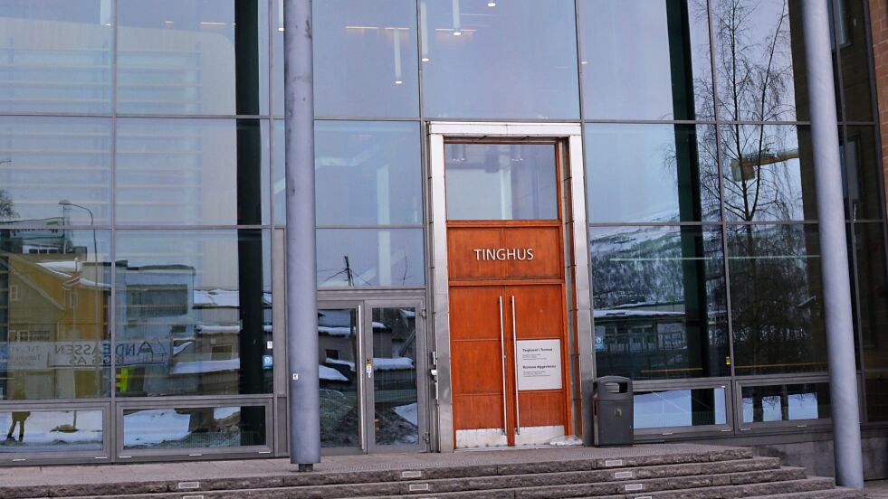 23. mars, i Nord-Troms tingrett, ble porsangermannen fremstilt for varetektsfengsling i fire uker, med brev og besøksforbud. 20. april ble han varetektsfengslet for nye fire uker.
 Foto: Kristin Marie Ericsson