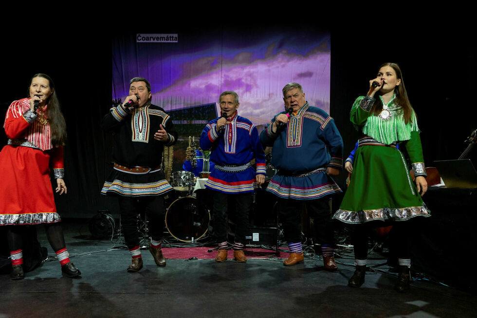 Beaivváš avslutter sin virksomhet i kulturhuset med konserten «Váimmus váibmui». Skuespillere og vokalister er Mary Sarre, Nils Henrik Buljo, Iŋgor Ántte Áilu Gaup, Egil Keskitalo og Marte Fjellheim Sarre.
 Foto: Aslak Mikal Mienna