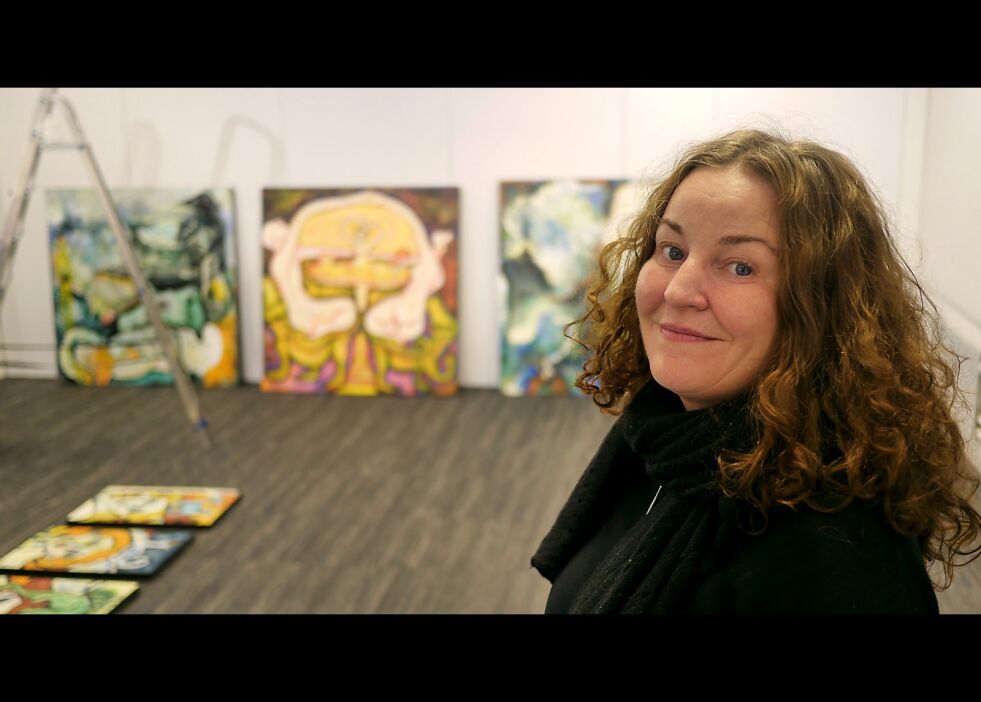 Onsdag åpnet Camilla Orvik sin utstilling, «Alt jeg ville si deg» på Nordkappmuseet.
 Foto: Geir Johansen