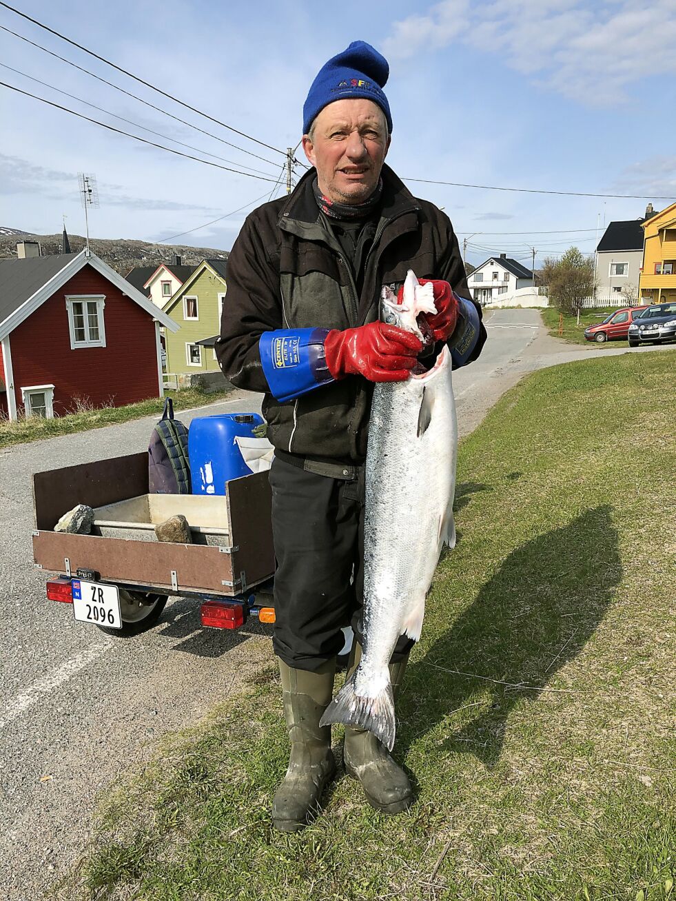 På sine to bruk i Bugøyfjorden ble det kun denne ene laksen på 5,6 kilo for Finn Hjalmar Seipajærvi.
 Foto: Ivar W. Kaski
