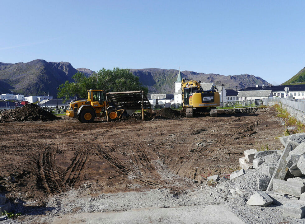 Arbeidet med å utvide Honningsvåg kirkegård pågår og vil ventelig være ferdig i løpet av høsten. Men også den nye delen av kirkegården vil være fylt opp i løpet av åtte-ni år.
 Foto: Geir Johansen
