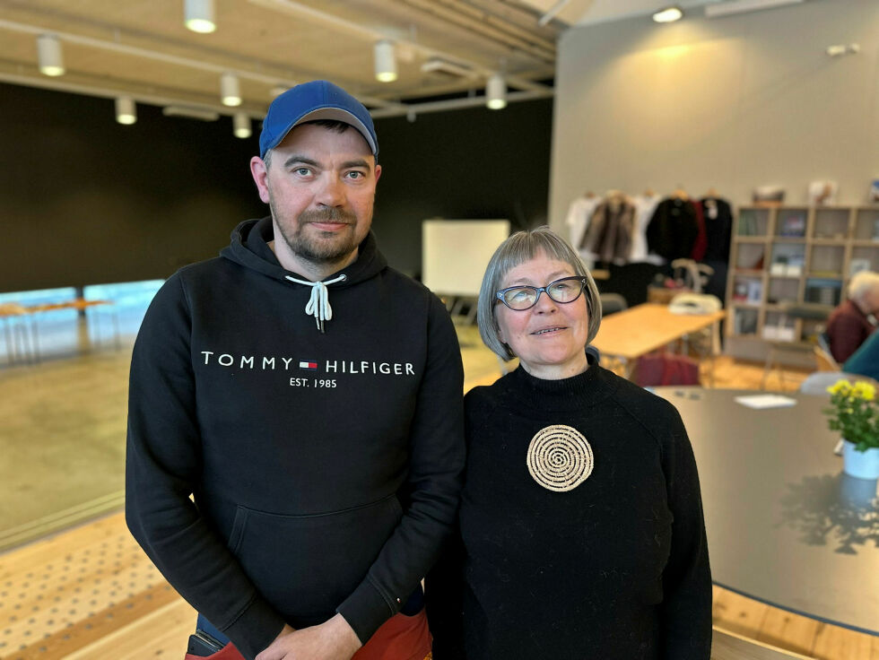 Inge Arvola og Venke Tørmænen i interimsstyret for en ny samlende skoltesamisk forening, er glade for at man i juni vil ha alt klart og inviterer folk til å tegne seg som medlemmer.
 Foto: Hallgeir Henriksen
