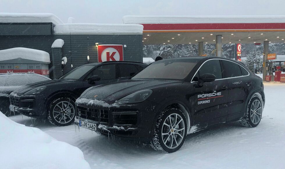 Porsche Cayenne utenfor Circle K i Karasjok.