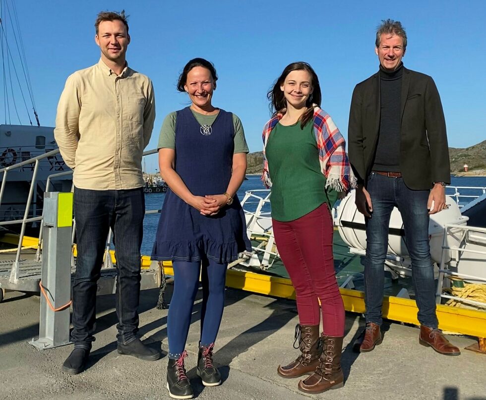 Fra venstre Henrik Sand Dagfinrud, programsjef for Bodø 2024, Cecilia Persson, teatersjef for Åarjelhsaemien Teatere, Fransisca Kappfjell Herbst, økonomiansvarlig for Åarjelhsaemien Teatere, og André Wallann Larsen, administrerende direktør for Bodø 2024.
 Foto: Åarjelhsaemien Teatere