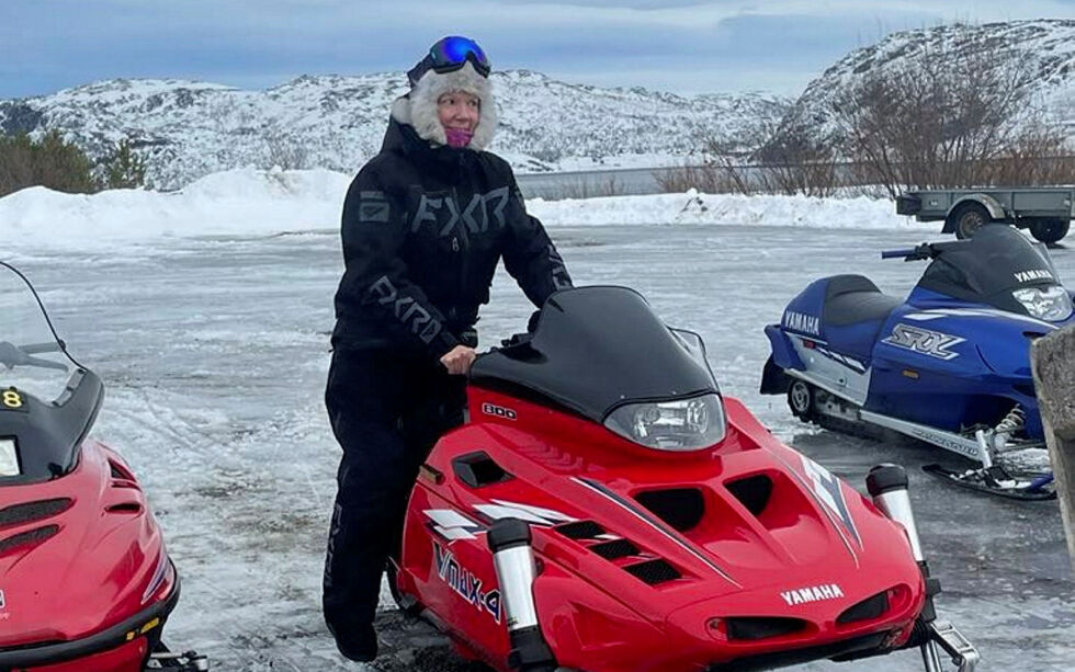 Kine Brækkan lånte skuter hos Tim Persen og vant med en Yamaha Vmax 4 97-modell.
 Foto: Privat
