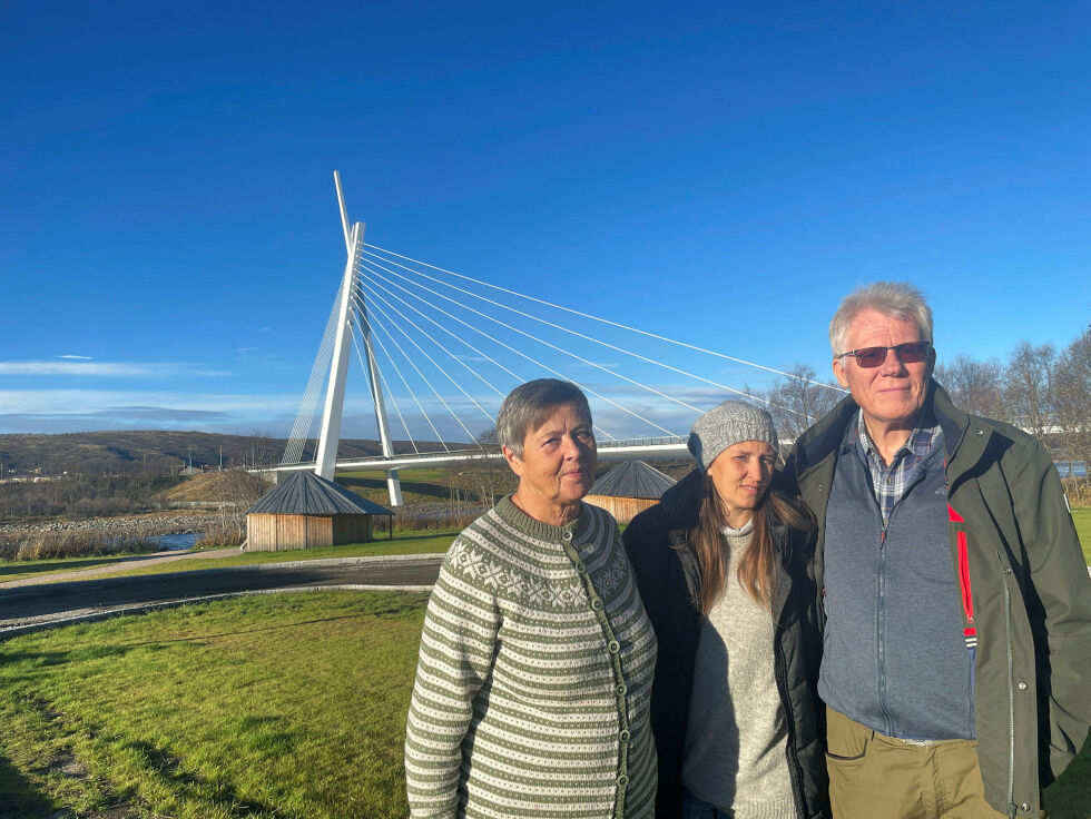 Annemor Ekeland, Hildegunn Hervik Flengstad og Sveinulf Vågene fra Motvind Norge er på reise i Øst-Finnmark med et ønske om å samle kreftene som arbeider mot vindkraft.
 Foto: Birgitte Wisur Olsen