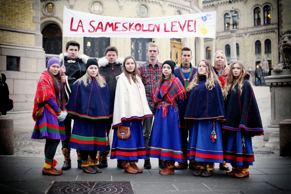 EllenSara Sparrok, Johan Henrik Kappfjell, Maja Fjellström, Roy Arne Kvitfjell, Ramona Kappfjell Sørfjell, August Sjøvoll, Fransisca Kappfjell Herbst, Ole-Henrik Bjørkmo Lifjell, Elsa-Marja Kappfjell og de andre må kjempe videre for skolen i Hattfjelldal.
 Foto: Kenneth Hætta