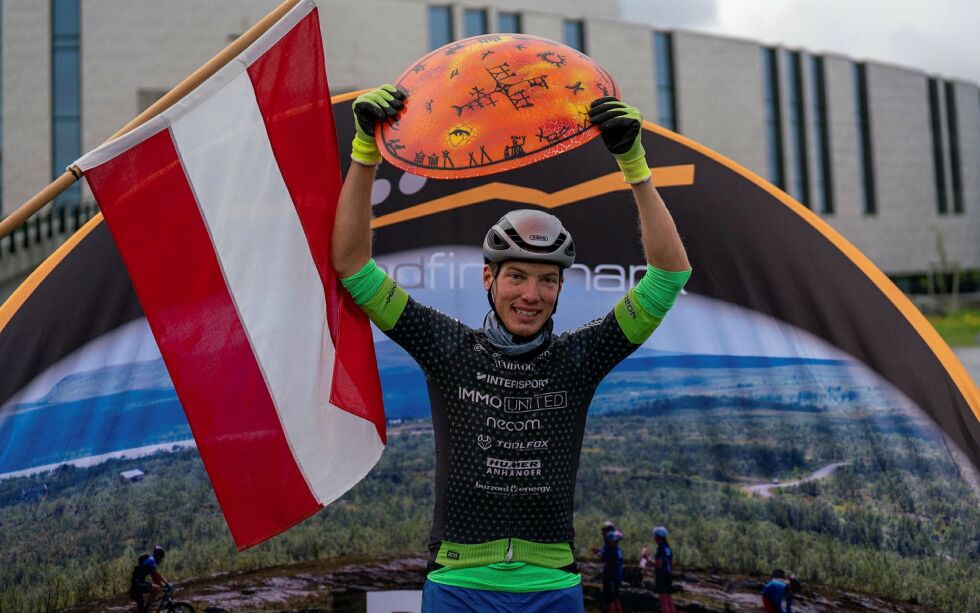 Lukas Kaufmann, som vant Offroad Finnmark 700, sier at dette er det klart hardeste han har vært med på. Kaufmann mener det er et eventyr som flere for­tje­ner å opp­leve. Han vil derfor pro­fi­lere rittet, i Øster­rike og i sykkelmiljøet i Europa.
 Foto: Anders Abrahamsen/Offroad Finnmark