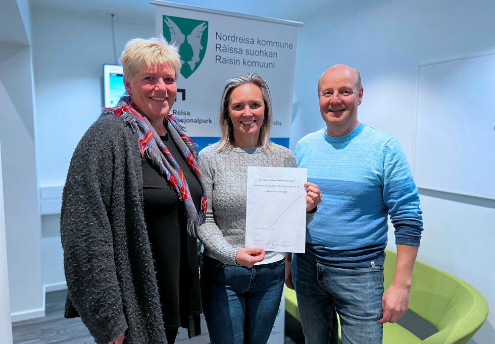 Birgit D. Nielsen (SV), Hilde Anita Nyvoll (Ap) og Jan-Harald Tørfoss (Sp) er fornøyde med å ha signert intensjonsavtale om et samarbeid for kommende periode i Nordreisa kommune.
Hilde Anita Nyvoll satt på Sametinget fra 2005 til 2013.
I perioden 2007 til 2009 var hun medlem av sametingsrådet under sametingspresident Egil Olli.
Foto: Nordreisa Ap