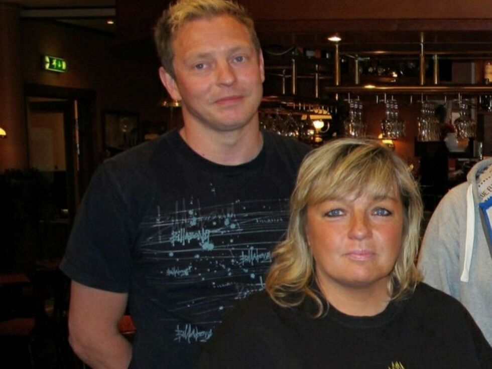 Daglig leder for Ildtoppen, Tanja Pettersen, her med samboeren Rolf Arne Jahre, påpeker at det må gå langt raskere for seg når papirer skal den andre veien – fra private bedrifter og til det offentlige.
 Foto: Privat
